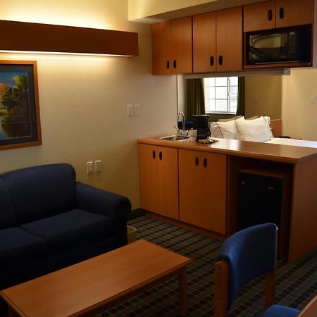 Microtel Inn & Suites By Wyndham Chihuahua Bilik gambar