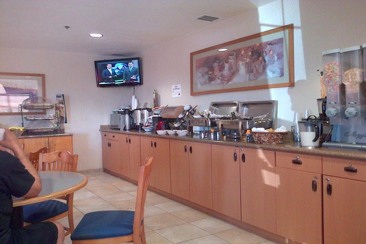 Microtel Inn & Suites By Wyndham Chihuahua Luaran gambar