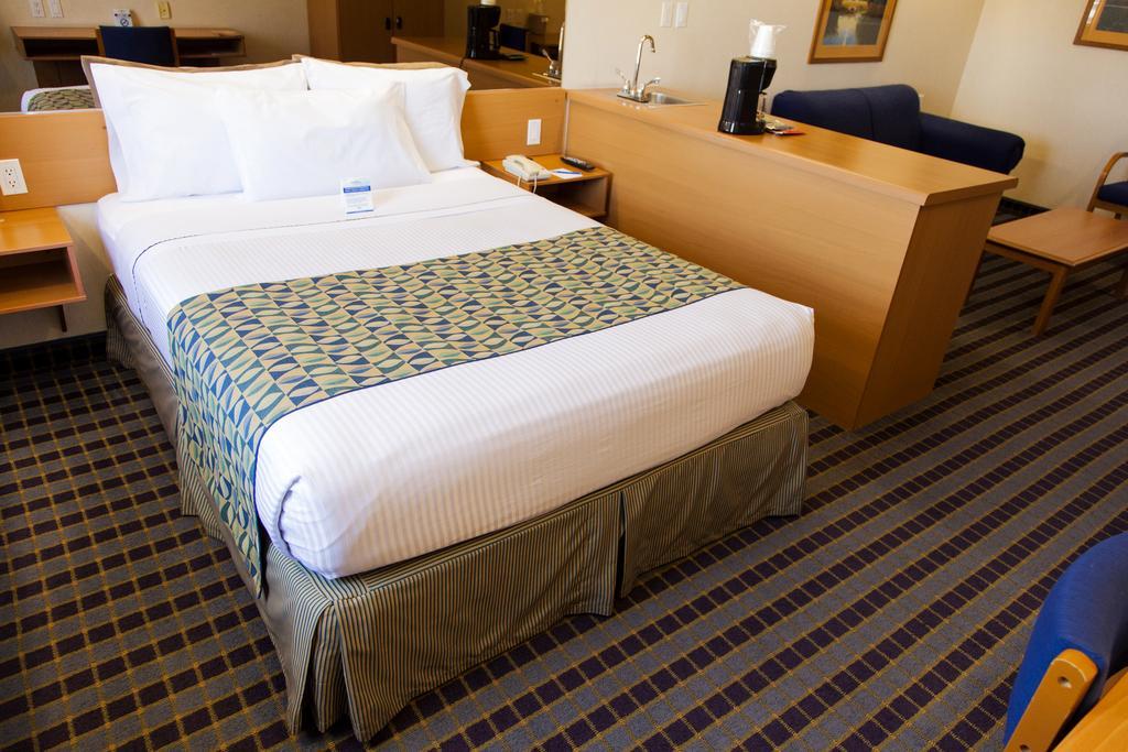 Microtel Inn & Suites By Wyndham Chihuahua Luaran gambar
